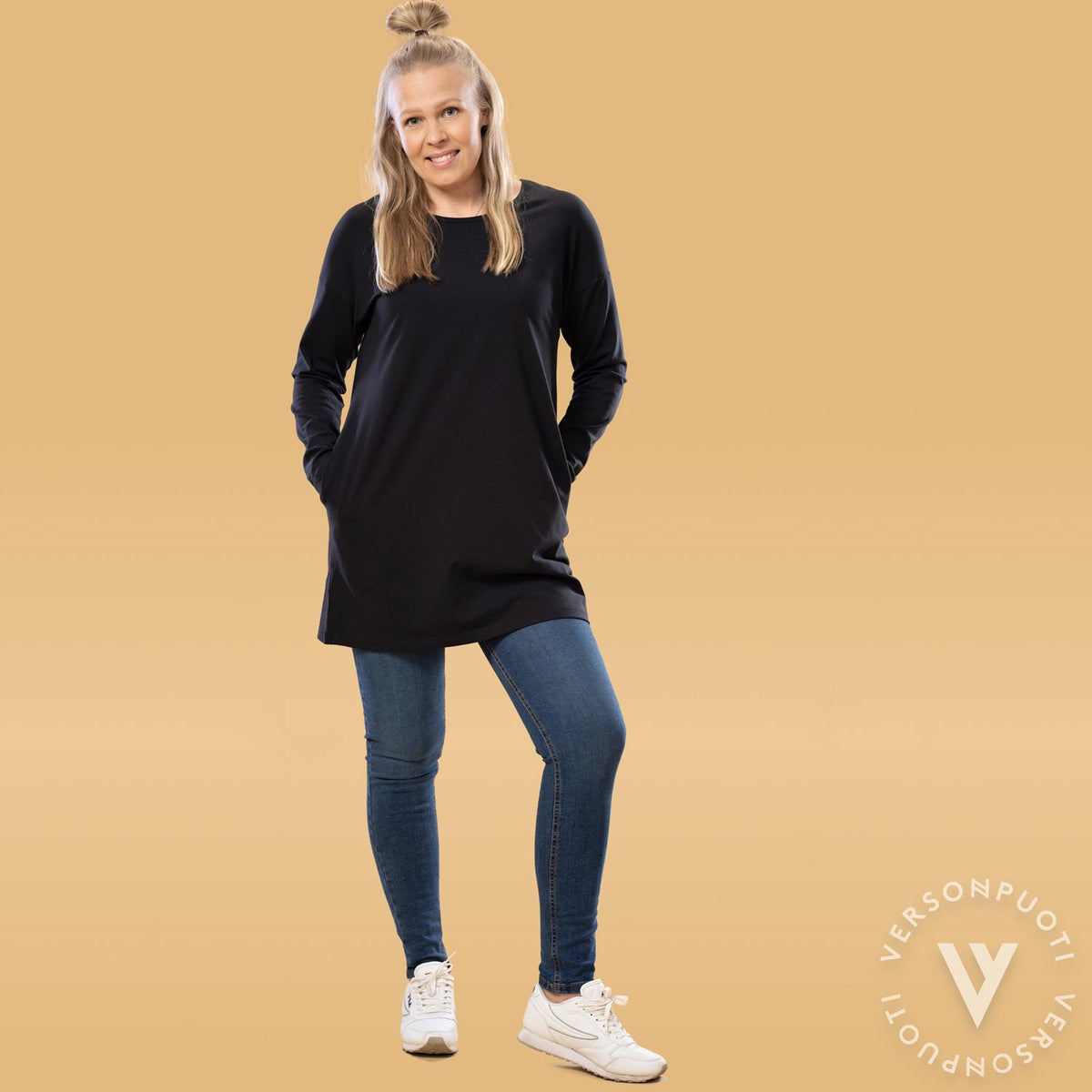 Verson Puoti Laatikkotunika musta edestä